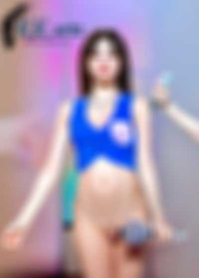 Yuqi - shaved pussy on stage