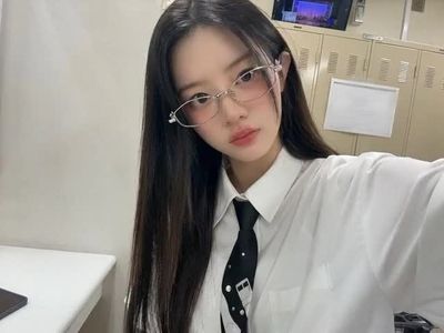 Minju - shows boobs