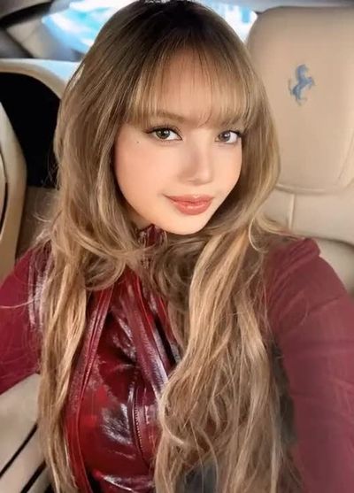 Lisa - using dildo