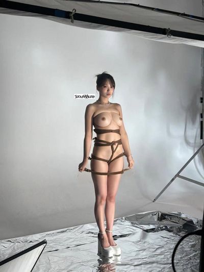 Chaewon - naked