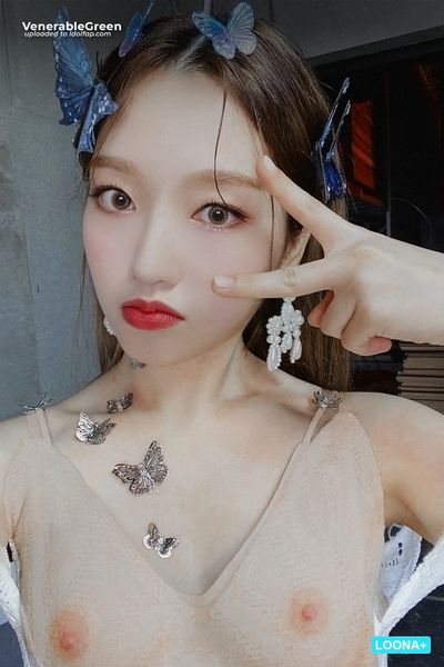 Gowon - shows tits selfie