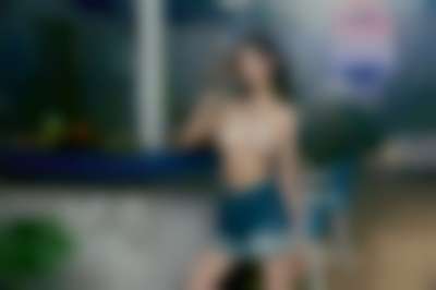 Gaeul - shows boobs