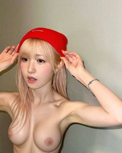 Honda Hitomi - shows tits