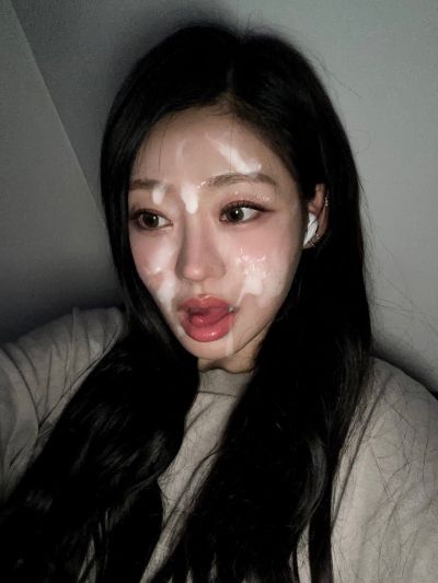 Julie - cum on face