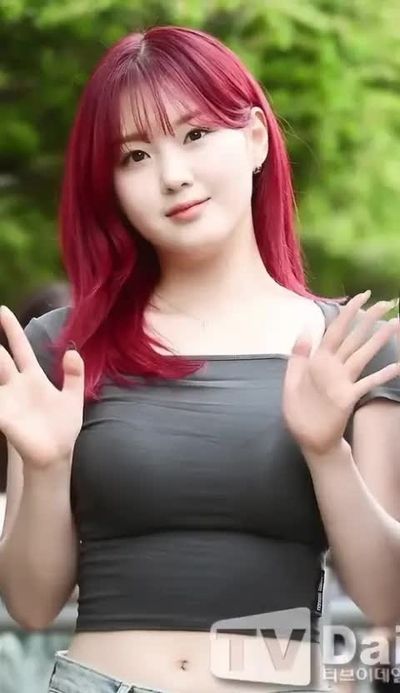 Chaehyun - shows boobs