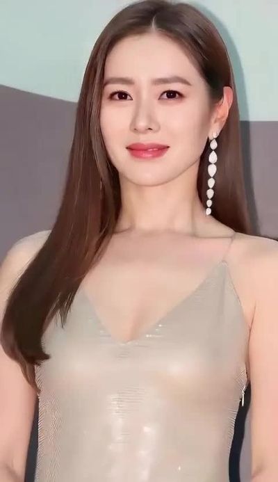 Son Ye Jin - shows tits