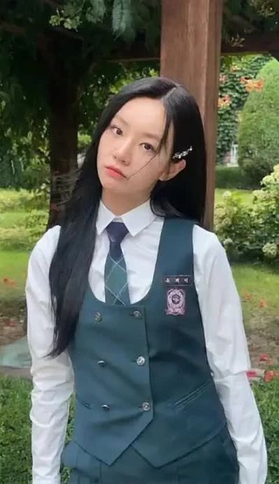 Hyeri - cum on face