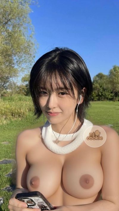 Yujin - shows tits