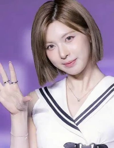 Bae - play with pussy