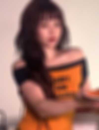 Yunjin - shows tits