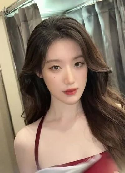 Shuhua - shows tits