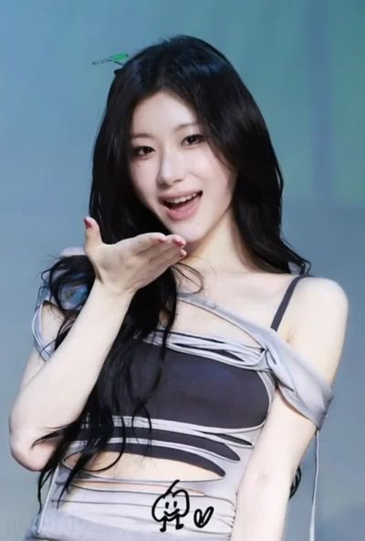 Chaeryeong - shows tits