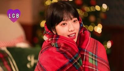 Park Shin-hye - shows tits