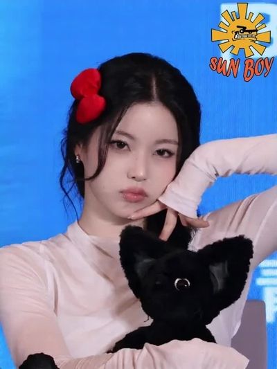 Kyujin - shows tits