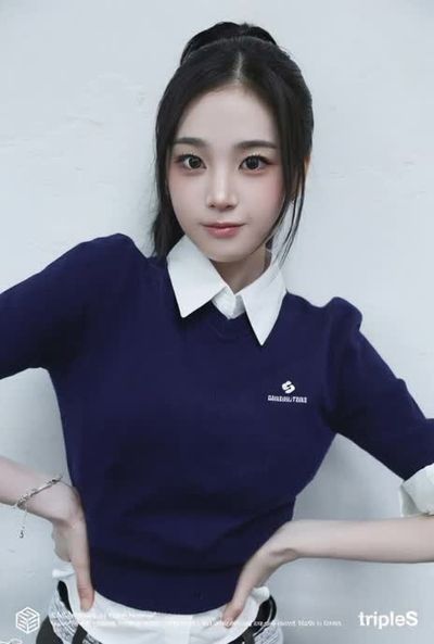 Jiyeon - shows pussy