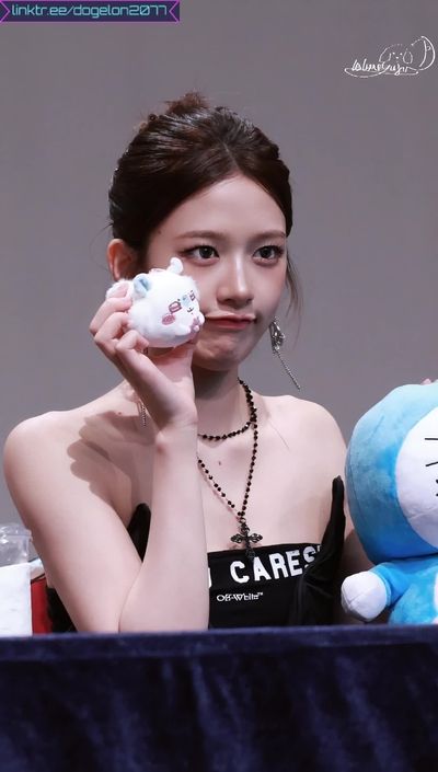 Yujin - nude