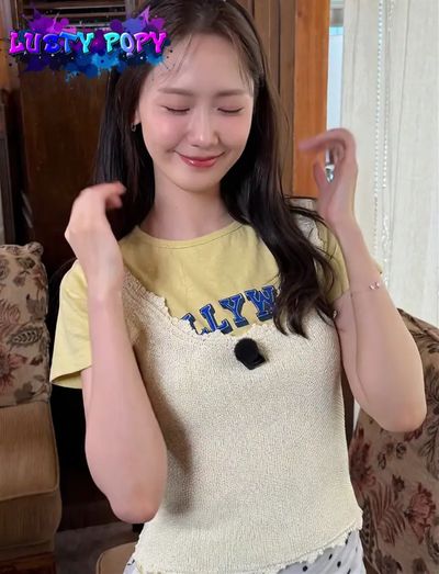 Yoona - shows tits