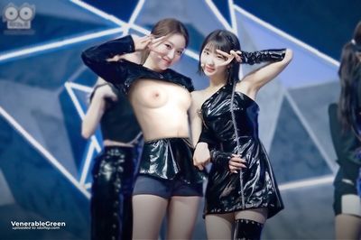 Gowon - shows tits on stage 