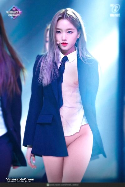Gowon - nude on stage